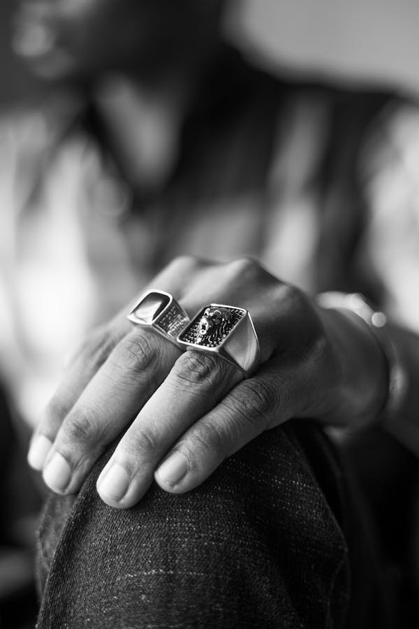 L'art de la personnalisation des bagues chevalières en or